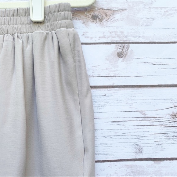 SOLD! BCBGMaxAzria Sheena Play Shorts Light Stone - Picture 7 of 8